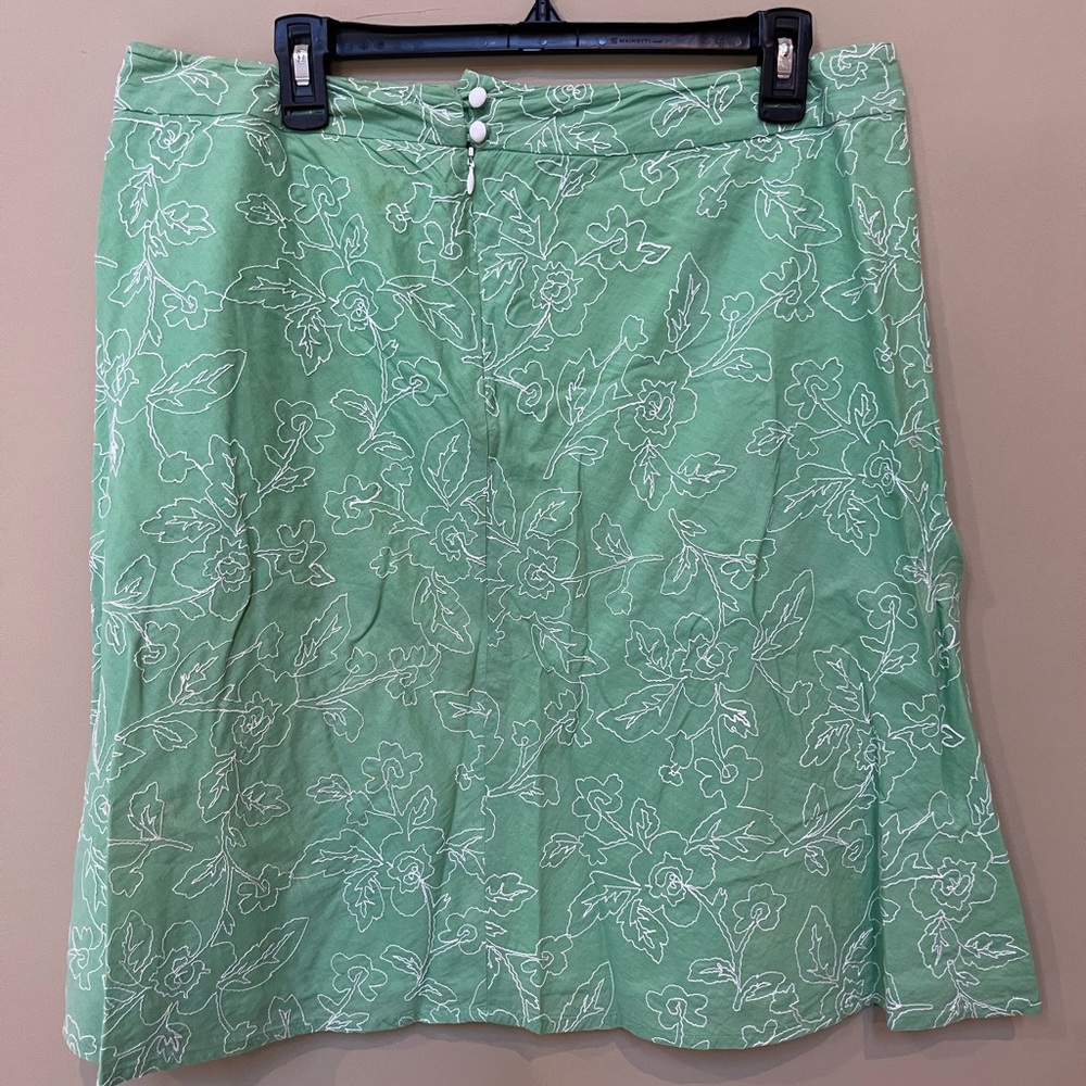 Women’s skirt, Talbots, size 14, light green with white threaded embroidery - Picture 4 of 8